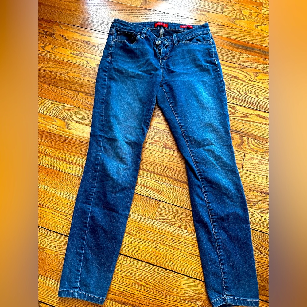 Guess women’s skinny jean s 30